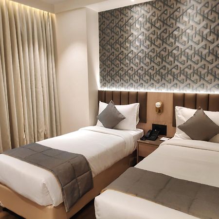 Maxxvalue Hotel Midc - Andheri Мумбай Екстериор снимка