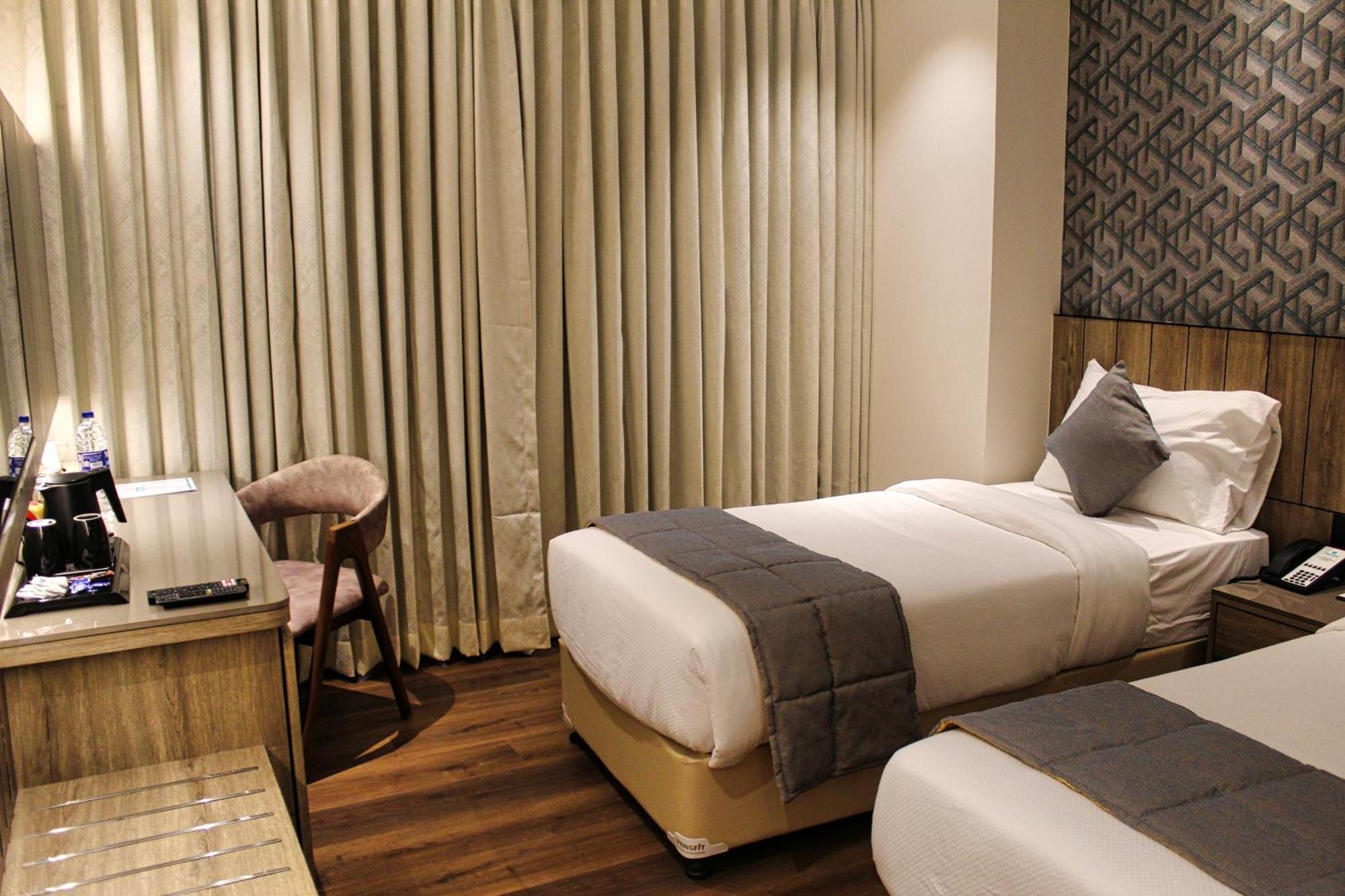 Maxxvalue Hotel Midc - Andheri Мумбай Екстериор снимка