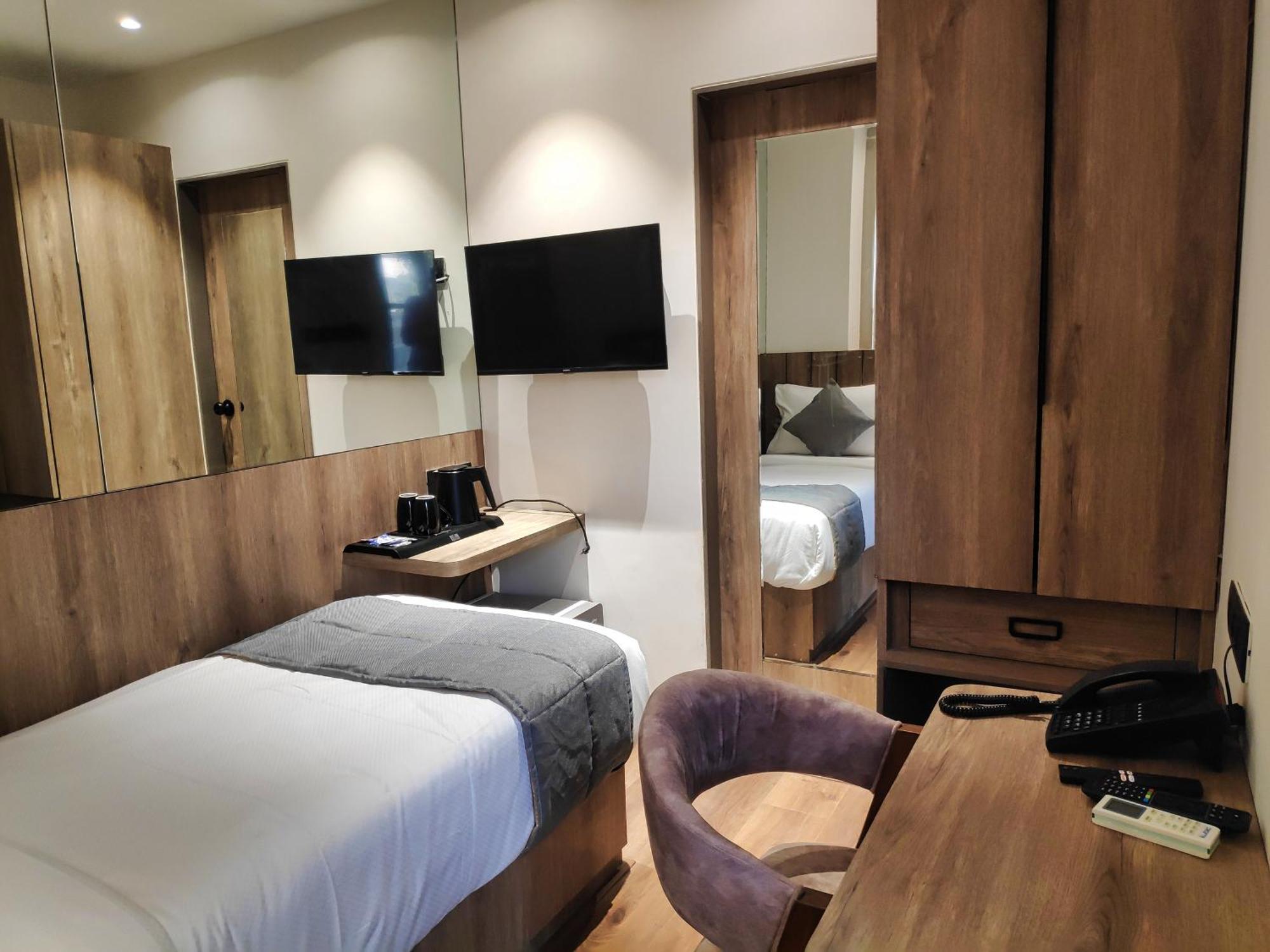 Maxxvalue Hotel Midc - Andheri Мумбай Екстериор снимка