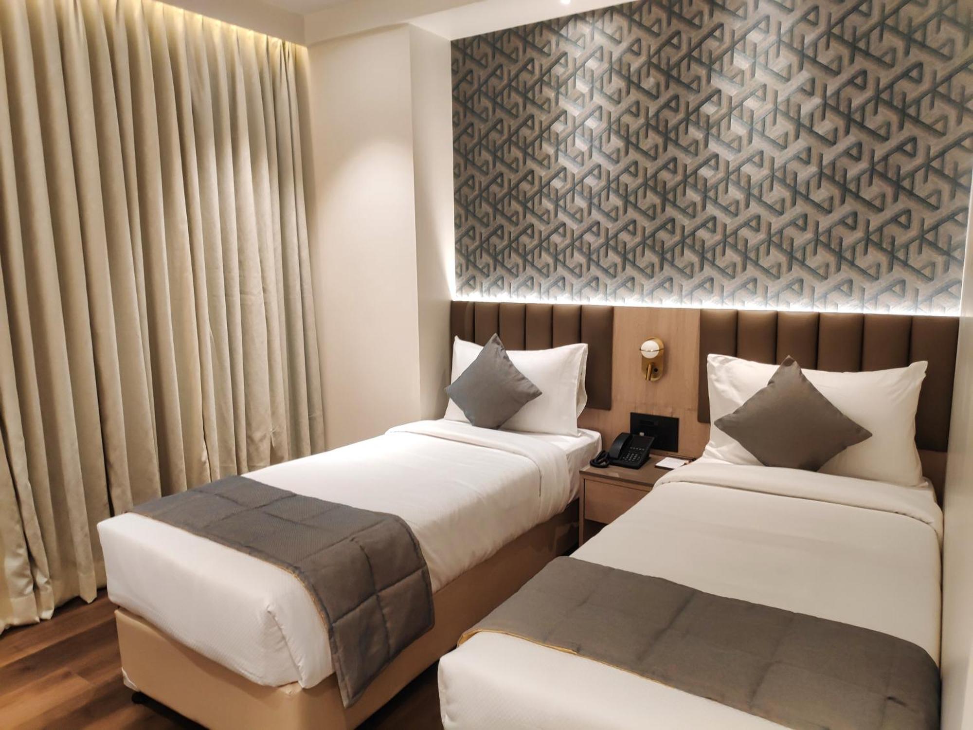 Maxxvalue Hotel Midc - Andheri Мумбай Екстериор снимка