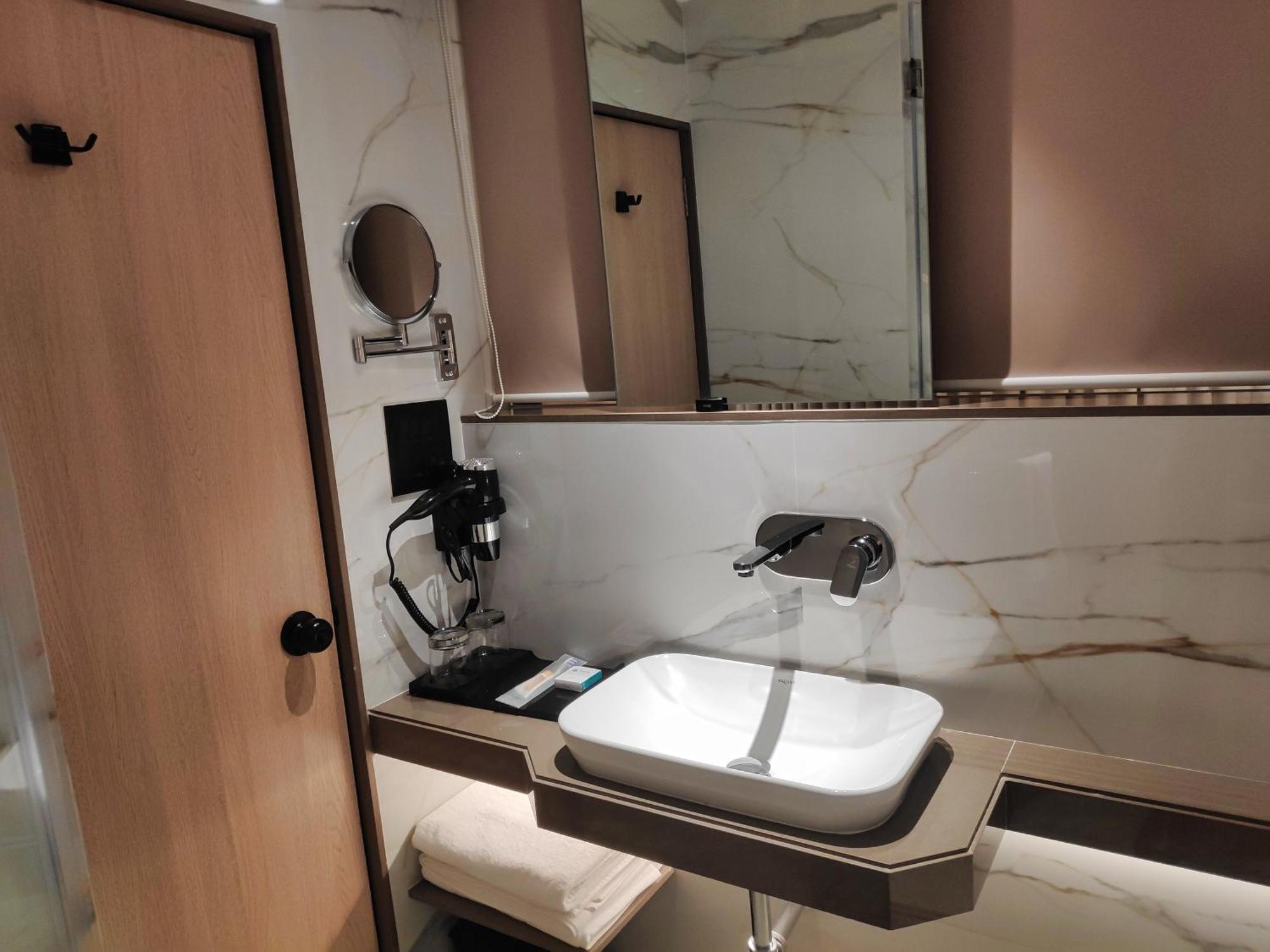 Maxxvalue Hotel Midc - Andheri Мумбай Екстериор снимка