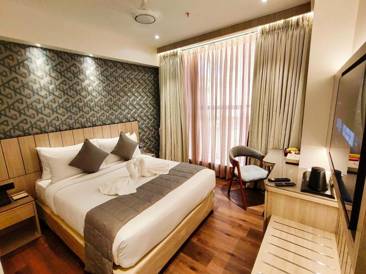 Maxxvalue Hotel Midc - Andheri Мумбай Екстериор снимка