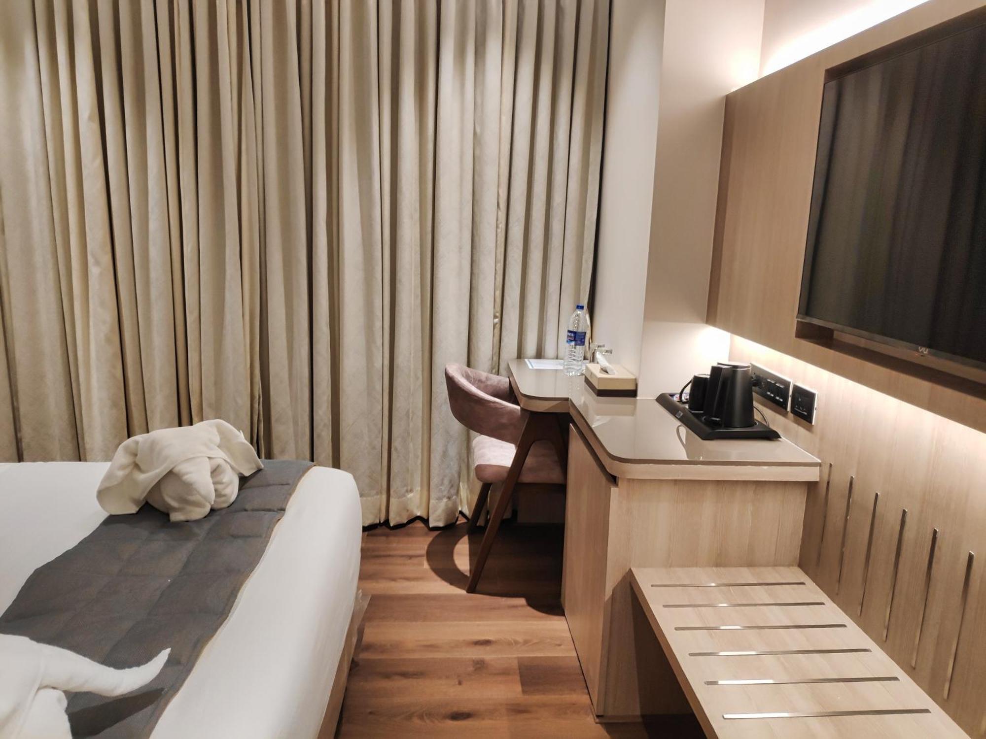 Maxxvalue Hotel Midc - Andheri Мумбай Екстериор снимка