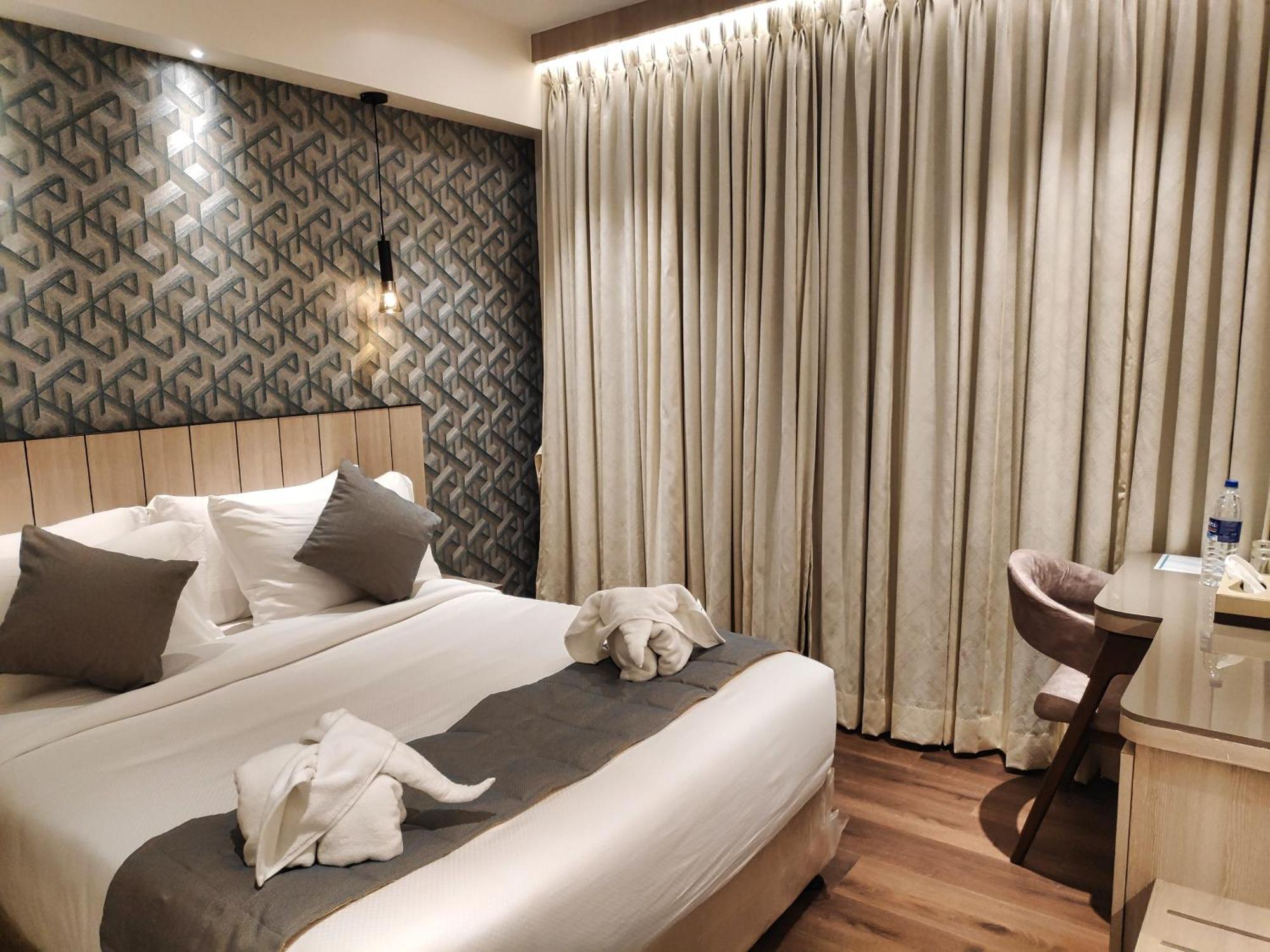 Maxxvalue Hotel Midc - Andheri Мумбай Екстериор снимка