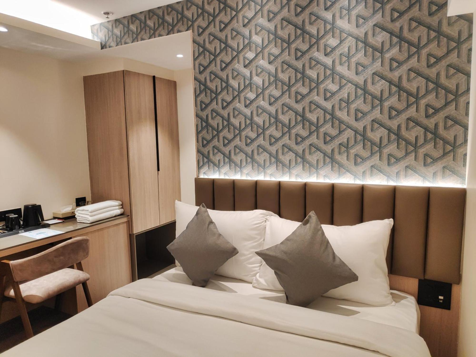 Maxxvalue Hotel Midc - Andheri Мумбай Екстериор снимка